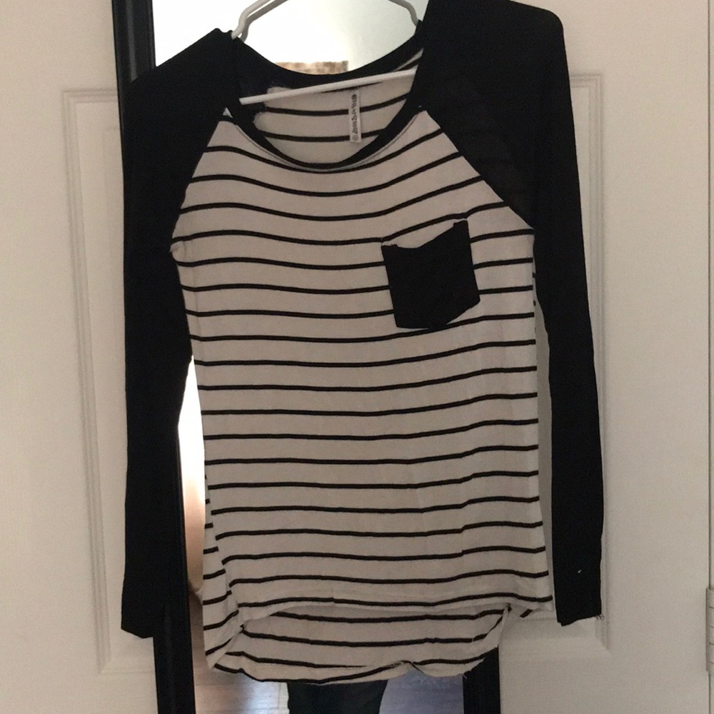 Long sleeve black and white t shirt